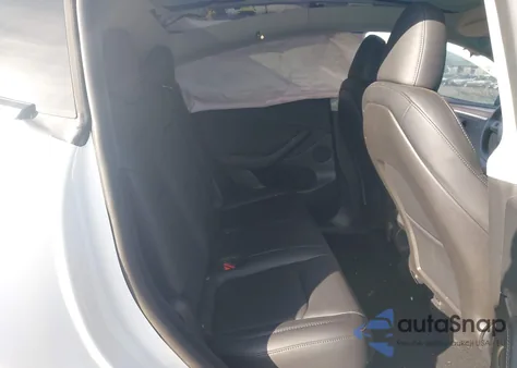 2024 Tesla Model Y Performance Dual Motor All-Wheel Drive z USA, uszkodzony, nr VIN 7SAYGDEF2RF150535